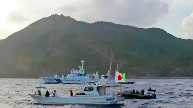 中国海警坚定立场驱离日方船只，钓鱼岛附近海域展现独特风味保卫战