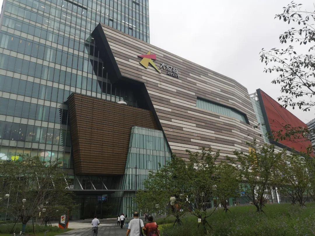 杭州网红大楼昔日繁华不再，租金下降引发关注！🔍
