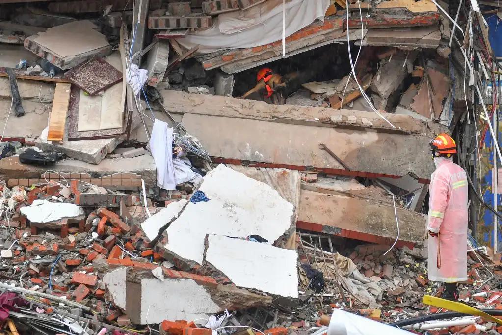 长沙自建房倒塌事故引发社会警醒，责任追究与深思，54死事故导致15人获刑