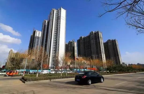 恒大地产等面临强制执行，房地产行业风险与挑战凸显，涉案金额达12.5亿