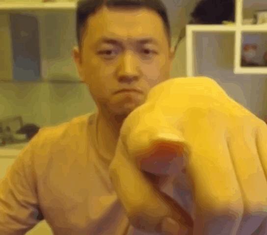 药水哥霸气回应拿下健美比赛第三名，汗水与坚韧的闪耀时刻！