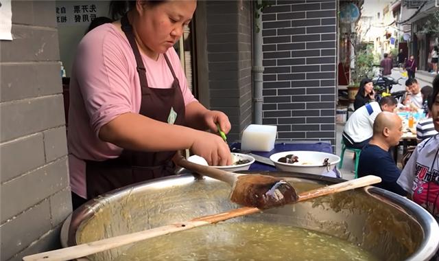 粮稳天下安，小巷深处的味觉盛宴与粮食安全故事