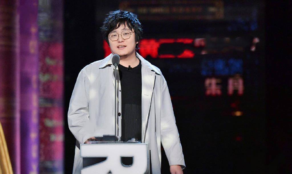 侵权风波后的友情故事，白敬亭的温馨致歉之旅与公众和解之路