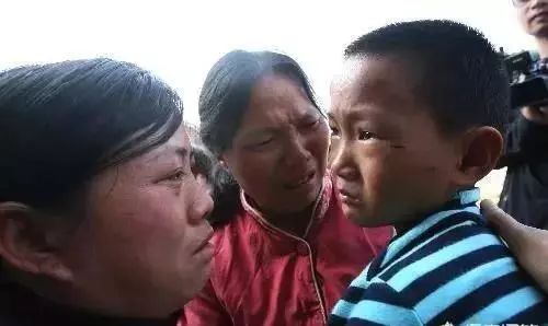 陈质军36年寻亲之旅终获圆满，重逢亲生父母，温馨重逢的感人瞬间