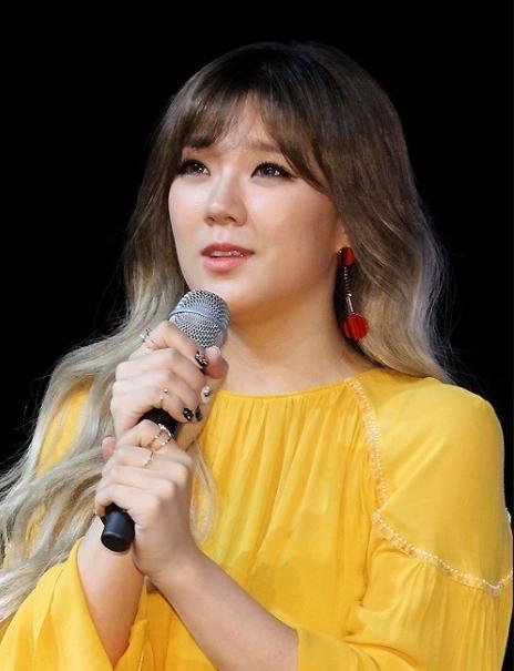 韩国女歌手公开舌癌经历，挑战中的求助与自我关怀之路