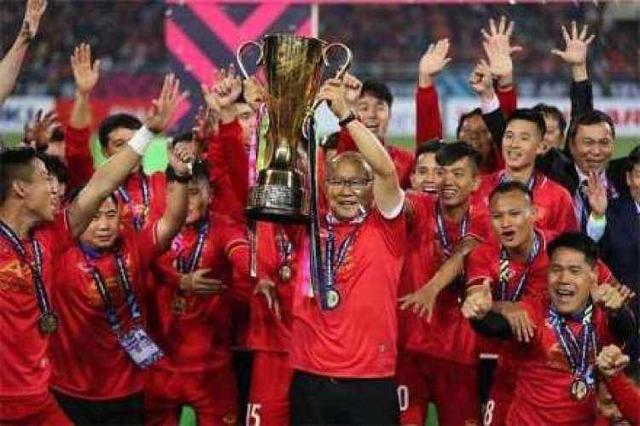 国足完胜印尼后的全场大合唱，胜利交响曲中的变化、自信与成就感