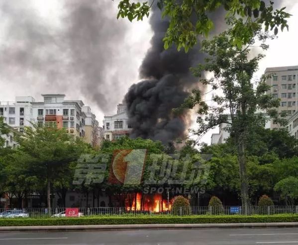 深圳小区突发火灾，多次传出爆炸声