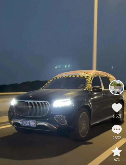 迈巴赫漏水车主二度发声，质疑对方态度敷衍，路上的风景引人关注