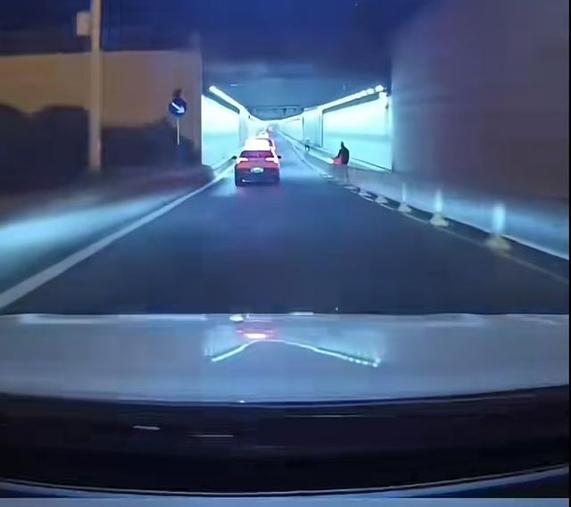 隧道口警示，查酒驾，代驾费用300，共同守护安全驾驶