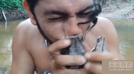 科技产品助力救援，男子夜爬遭蛇咬遇险，生命危机时刻获救！