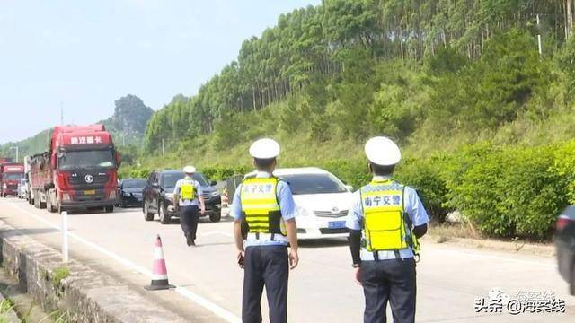 四川高速交警回应老头乐逆行引发车祸事件，安全驾驶至关重要，不容忽视