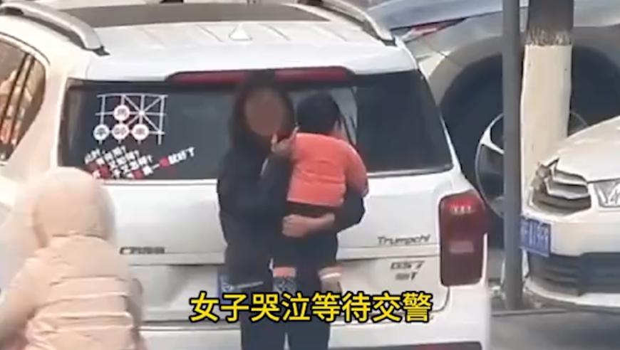 女子机智应对包裹打车事件，报警保住六万，点亮人生灯塔的力量！