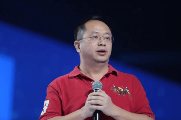 周鸿祎考驾照，挑战与自信的力量展现