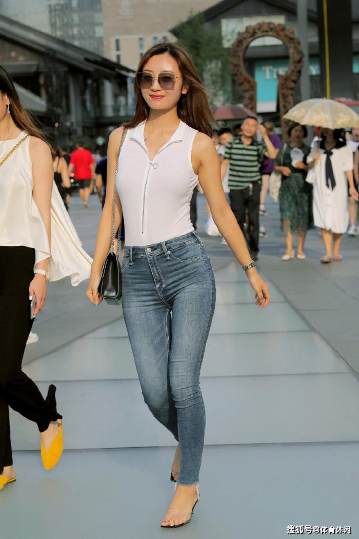山姆回应，女子穿无袖衣脱腋毛事件揭秘，小巷美容秘境探秘
