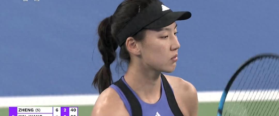 郑钦文自信对决萨巴伦卡，五五开对决与小巷特色小店的探秘之旅