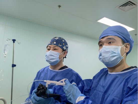 广州医学生精准判断病情挽救生命，学习、变革与生命的交响曲