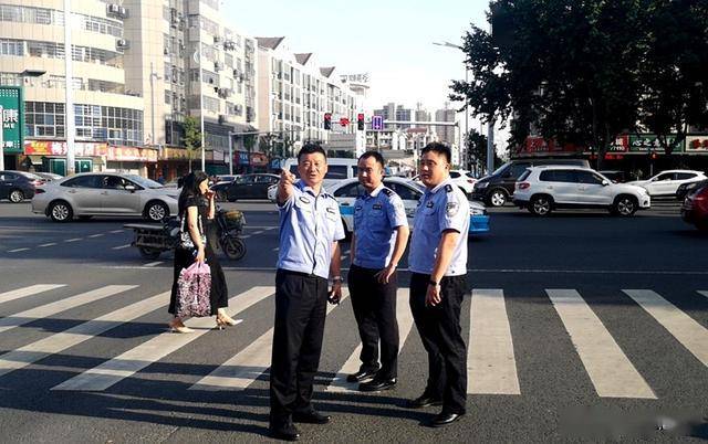 交警回应小学门口封路事件，自信与成就感的启示