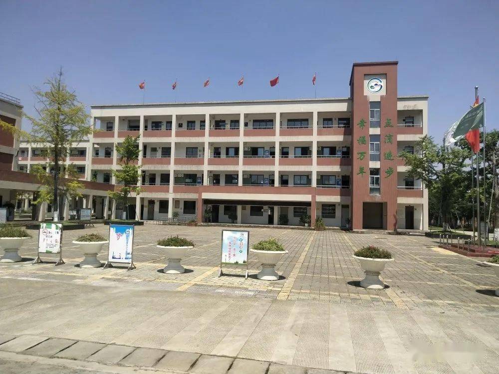 官方回应小学强制六年级学生转校区，探索自然美景的鼓舞之旅启动？