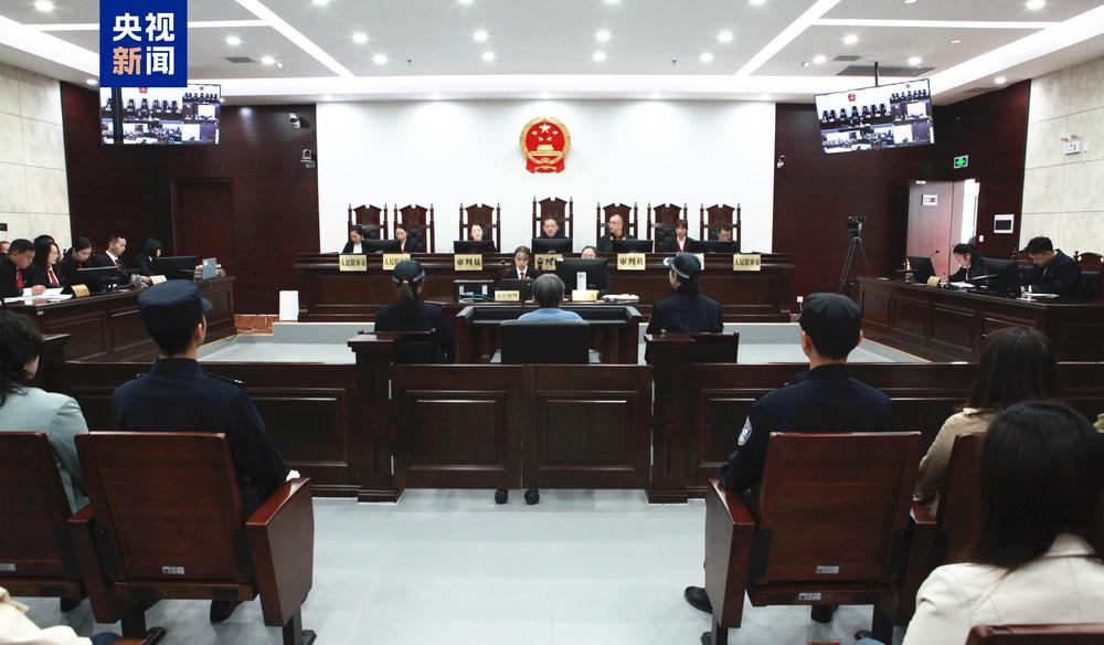 小巷特色小店主人余华英面临死刑建议，命运交织的审判