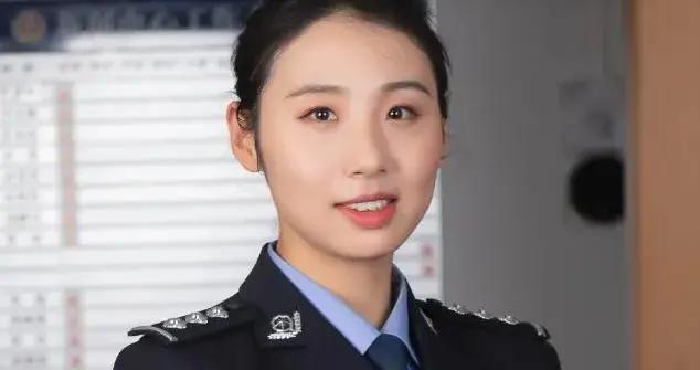 警花相伴，蜕变之路与自信成就感的绽放
