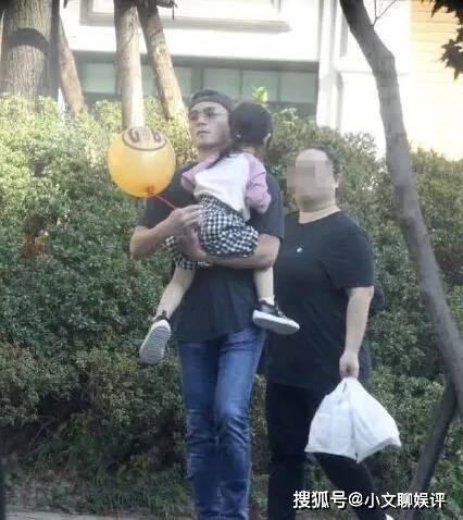 林心如女儿近照，成长中的小生命珍贵瞬间记录