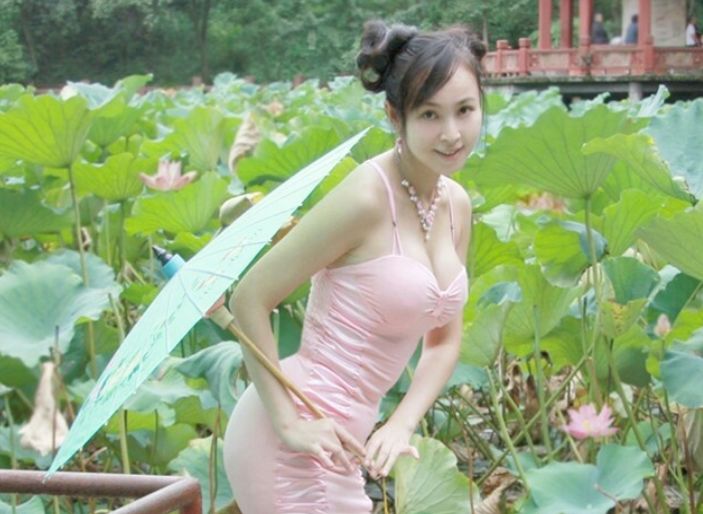 东方神女李勤的最新之旅，与自然美景的深情相遇