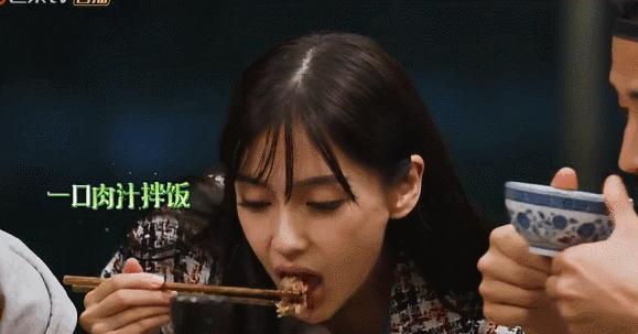 鹿晗热巴最新动态揭秘，小巷中的美食宝藏与明星足迹