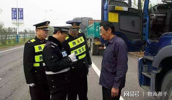 全国交通执法改革，小明的体验与城市的温馨变迁