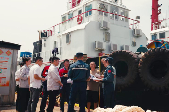 中国海警局最新科技服装，守护海洋的强力装备