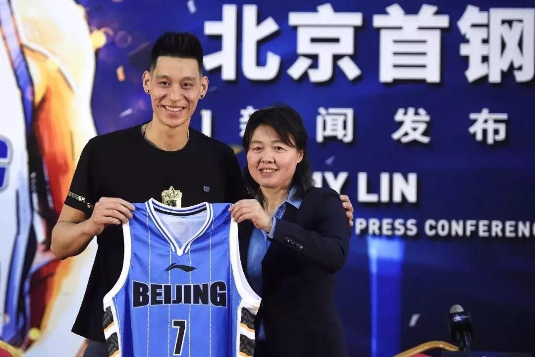 北京首钢引援最新动态，篮球赛场上的友情碰撞与温暖时刻