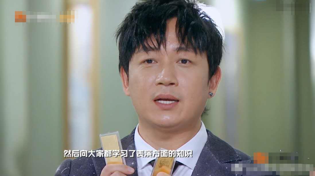 董洁与潘粤明最新情况,董洁与潘粤明最新情况，小巷里的隐藏美食宝藏