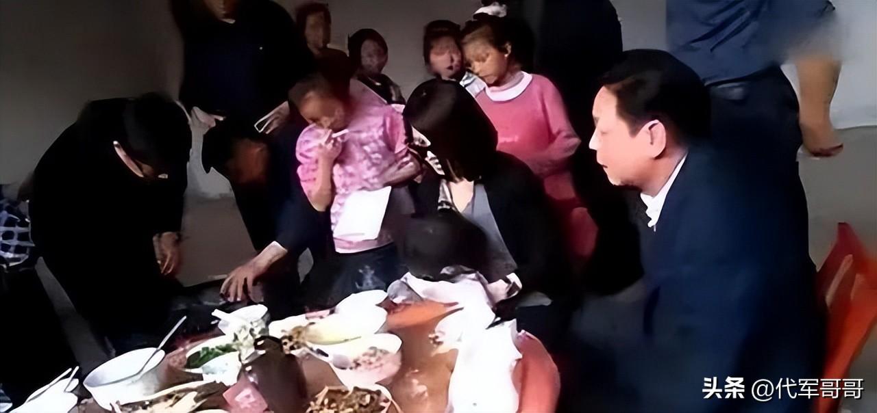 李湘探寻小巷美食宝藏，最新主持带你领略隐藏美食的魅力
