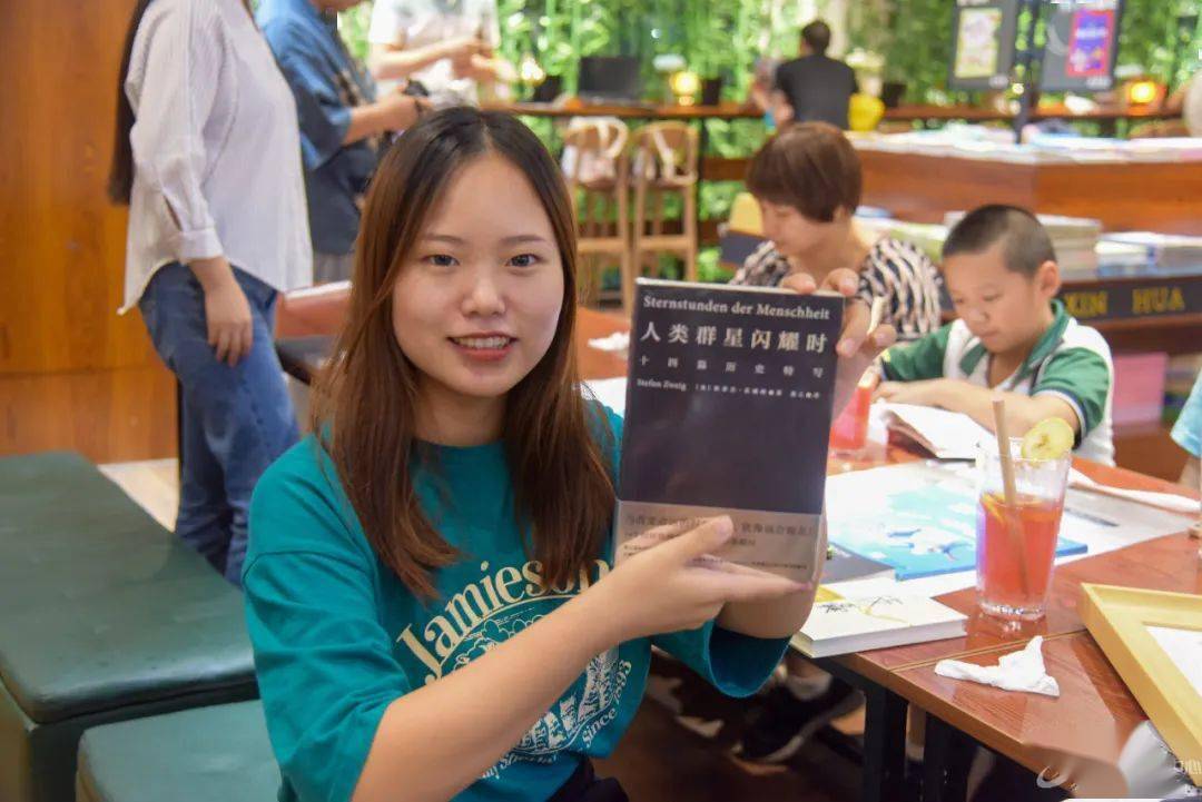 华信最新动态，拥抱自然，启程心灵之旅