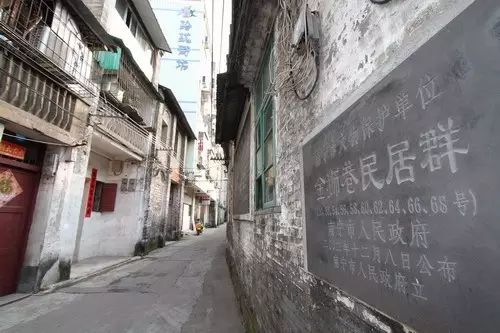 探访农村时事热点，巷弄深处的独特风味——小巷特色小店揭秘
