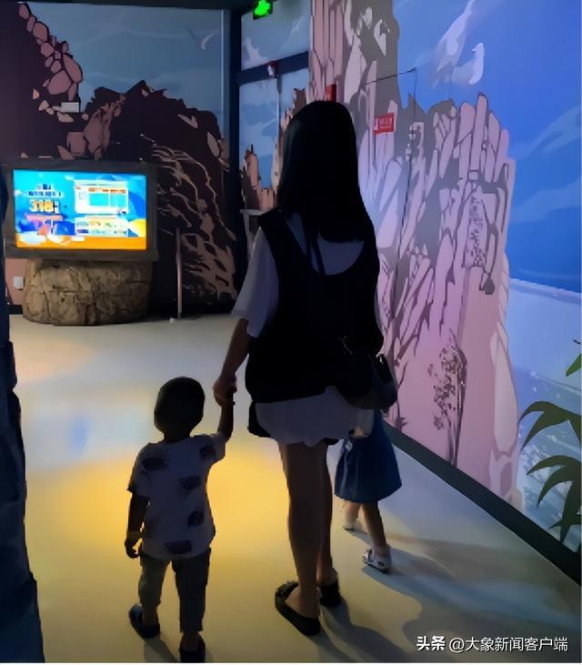 重庆姐弟坠楼案孩子生母甜蜜生活，甜品日常揭秘
