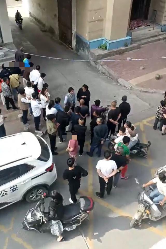 河南刑案致两死一伤背后的故事，嫌犯自杀身亡，小巷特色小店揭示案件之谜