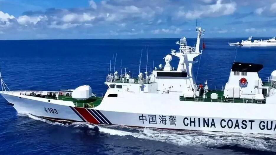 中国海警驱离日非法进入我钓鱼岛船只