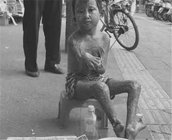 揭秘余华英夫妇，人贩生涯与日常趣事背后的真挚情感纽带