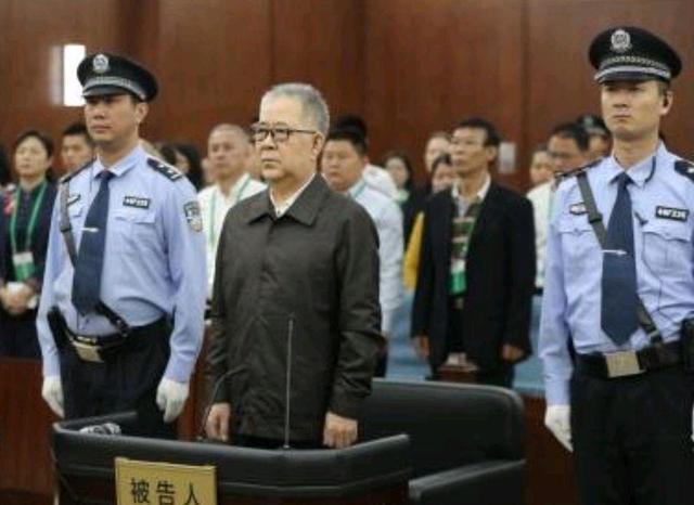 落马厅官高尔夫球场上的忏悔与心灵觉醒之旅