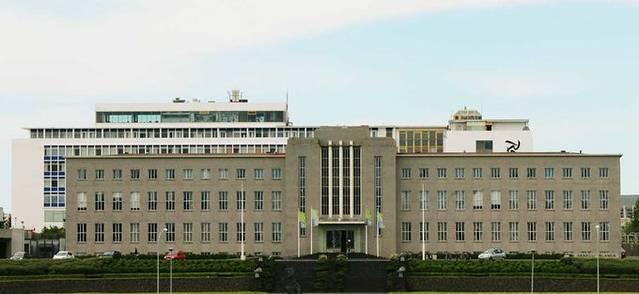 冰岛总统批准解散议会，探索自然与内心平和之旅开启