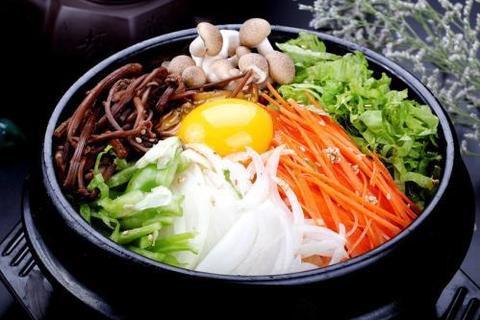 韩国首尔拌饭涨价现象，小日常中的大温情，每碗平均价格上涨至57元