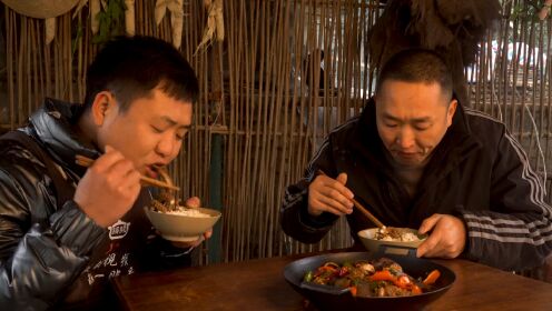 山锅兄弟的日常温馨趣事与友情纽带，最新视频分享
