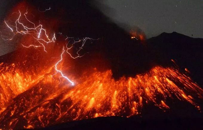 日本火山喷发最新动态与温馨日常观察