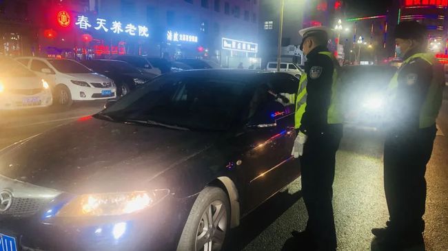 酒驾认定标准更新，夜晚与友共饮需谨慎