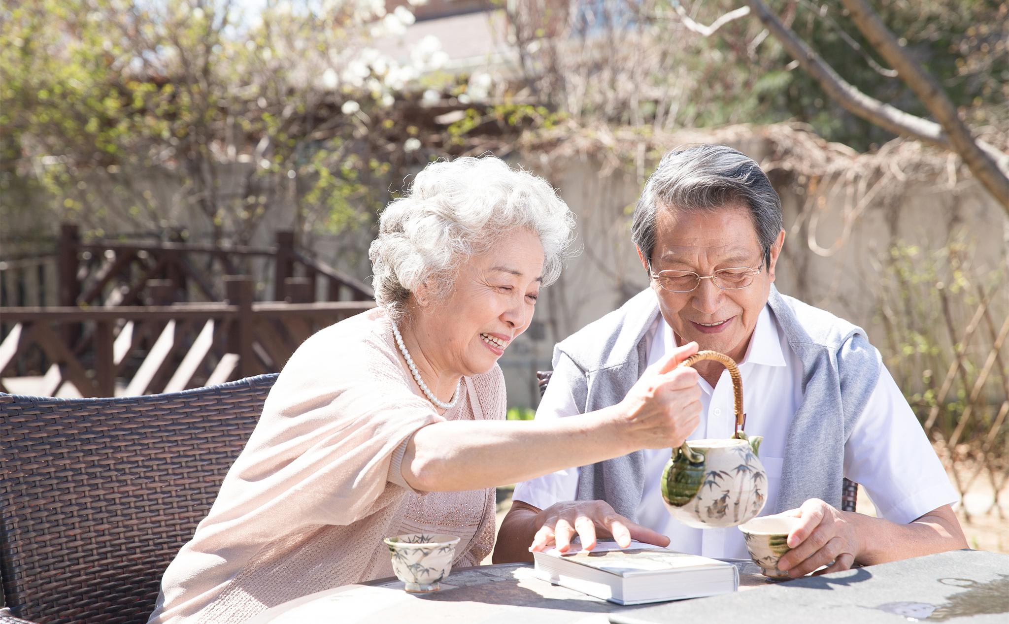 快乐小芳，自然美景的心灵之旅，探寻内心平和与喜悦的最新视频
