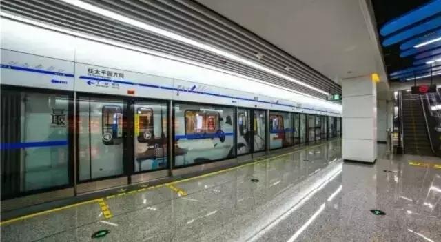 青岛胶东国际机场最新动态与小巷美食探秘之旅