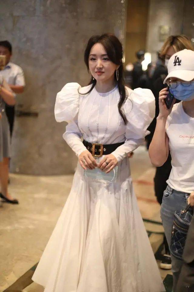 杨钰莹最新婚纱照片，展现变化、自信与成就的力量