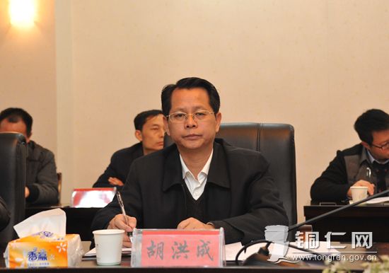 胡洪成最新消息，小巷美食奇遇揭秘