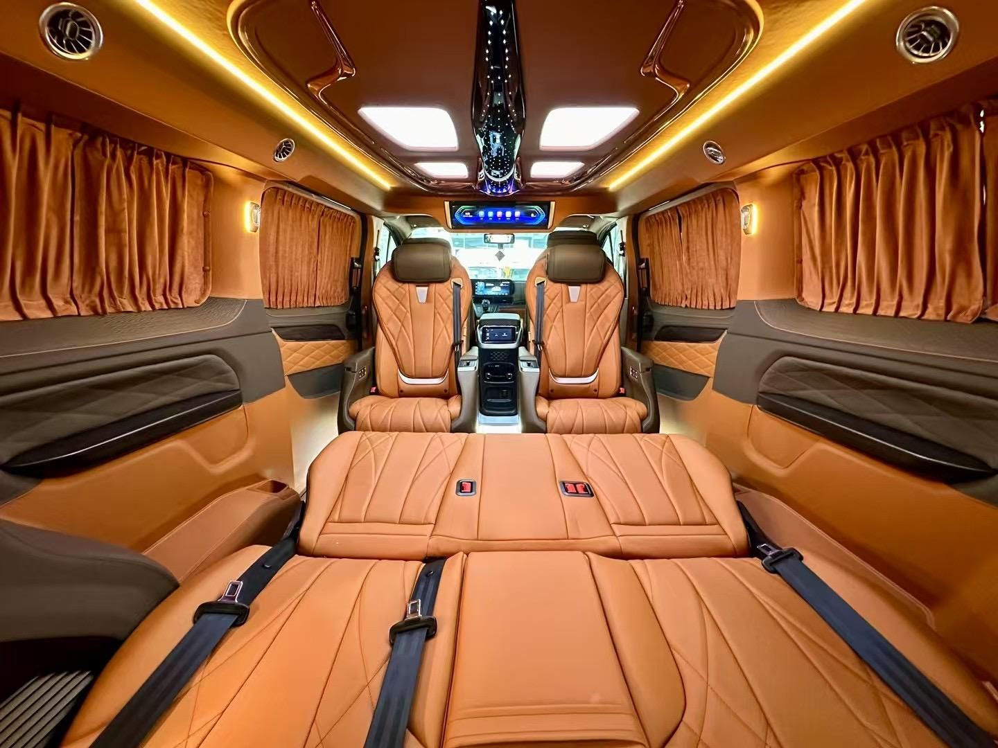 福特最新款商务车